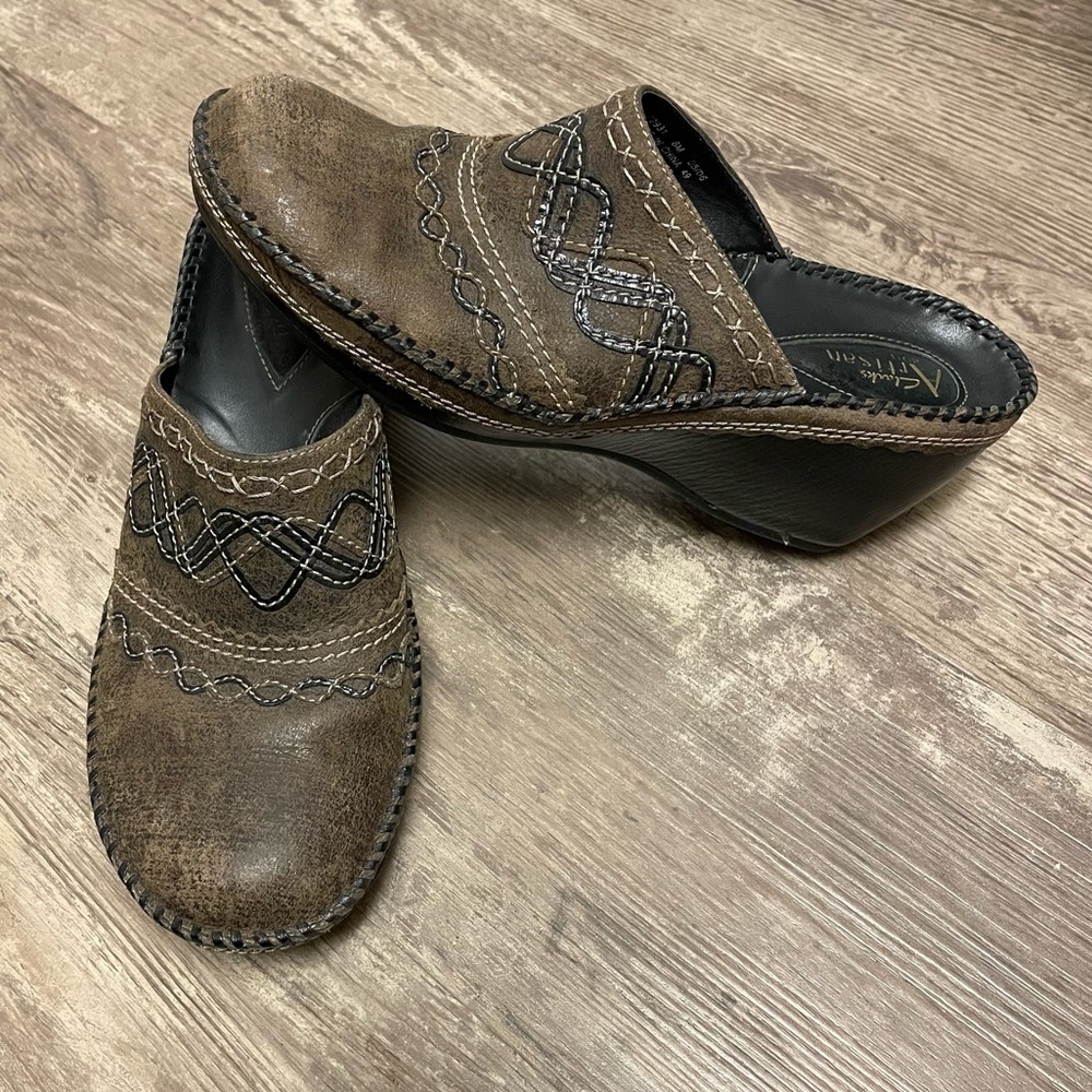 Clarks Artisan Collection Mules sz 8M